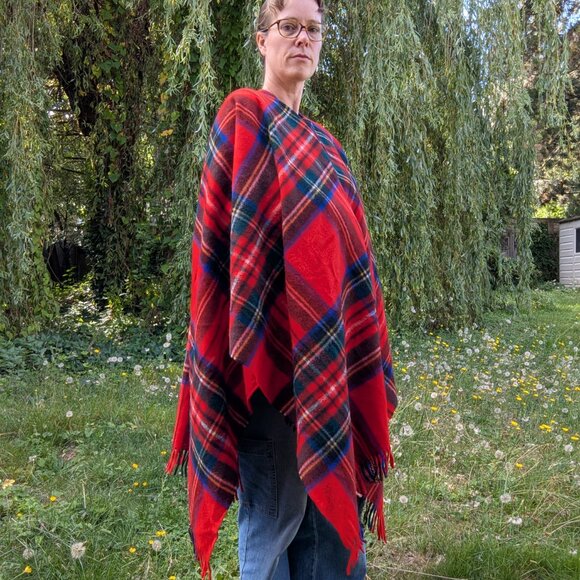 The Scotch House Red Tartan Scarf Wrap 100% Lambswool Plaid LIKE NEW soooo soft! - Picture 3 of 14